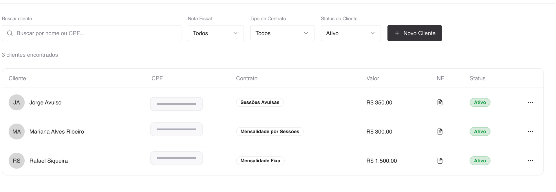 Tela de gestão de clientes com busca, filtros e listagem de pacientes com dados sensíveis mascarados.